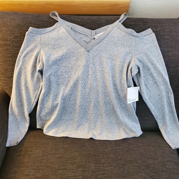 89th + Madison gray & silver cold shoulder sweater extra large XL NWT - Picture 4 of 13